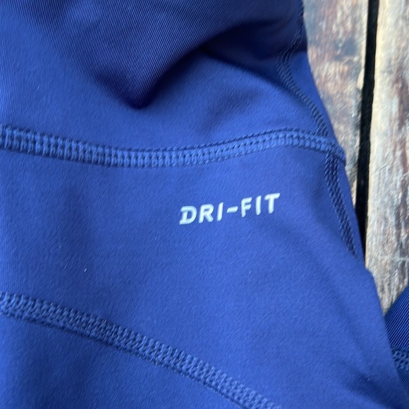 Nike NWOT Epic cropped running leggings with mesh mid rise firm support size M - Picture 5 of 14